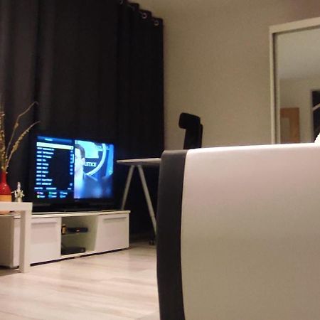 City Center Apartment 45M, 1 Bedroom And 1 Living Room With Kitchen Plus Bathroom, A Perfect Family Friendly Place Or For Home Office And A Longer Stay, A Proper Office Desk With Business Chair Provided, 100M From Market Square And Vistula River Grudziadz Bagian luar foto