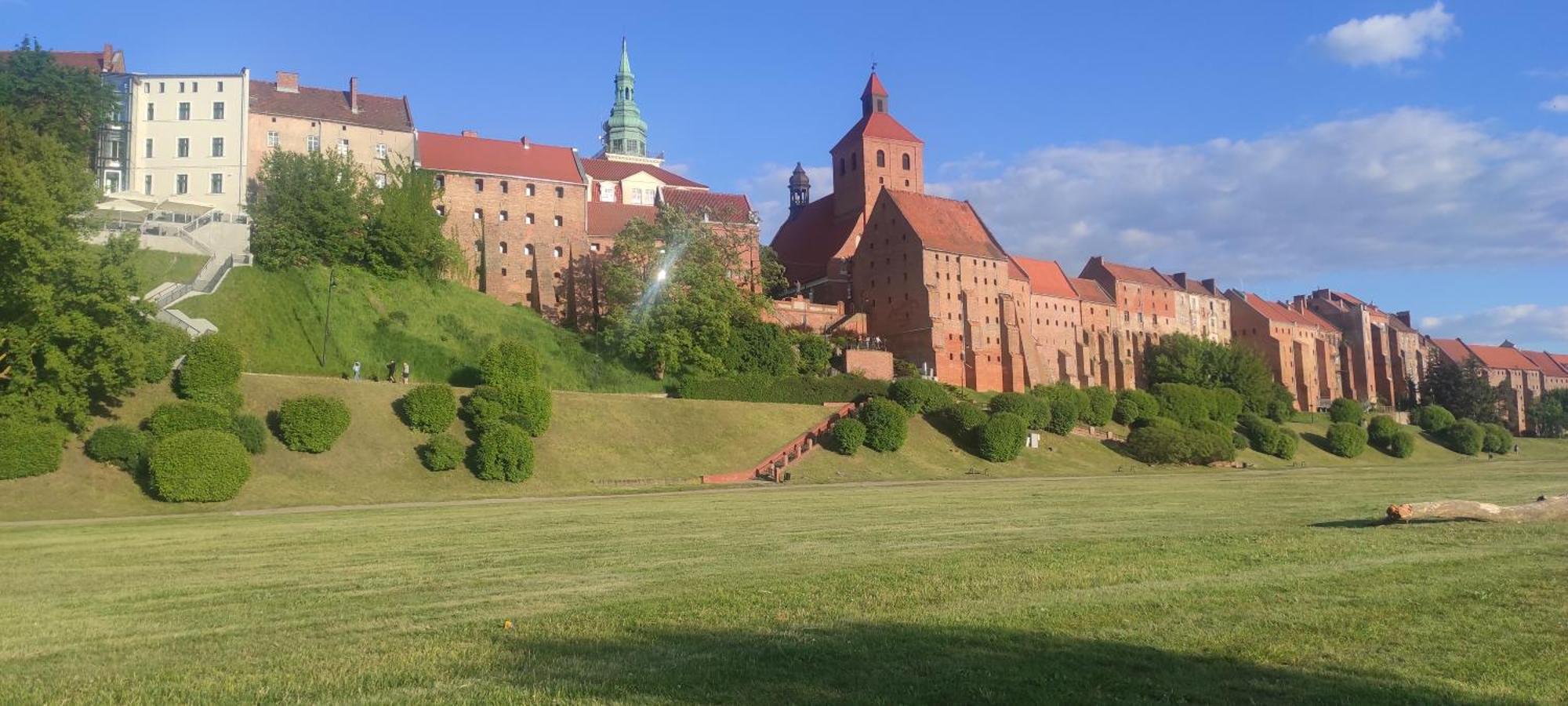 City Center Apartment 45M, 1 Bedroom And 1 Living Room With Kitchen Plus Bathroom, A Perfect Family Friendly Place Or For Home Office And A Longer Stay, A Proper Office Desk With Business Chair Provided, 100M From Market Square And Vistula River Grudziadz Bagian luar foto